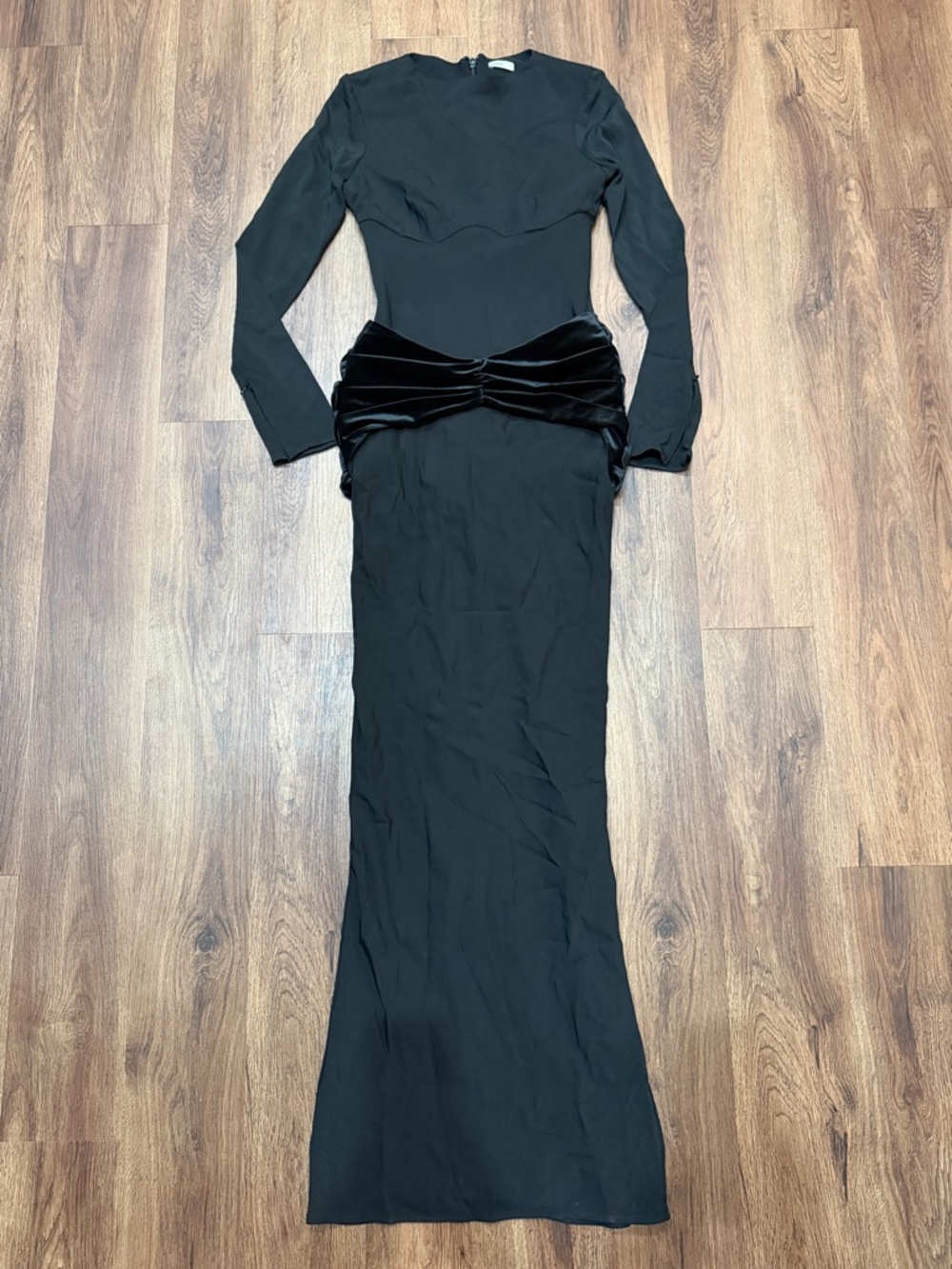 House Of Cb Athena Long Sleeve Stretch Crepe Gown - Picture 3 of 8